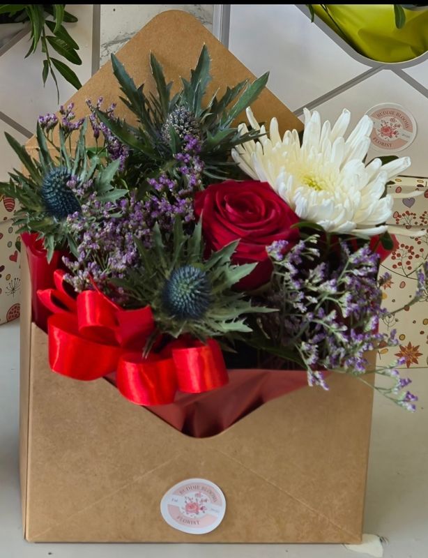 Caledonia envelope Arrangement