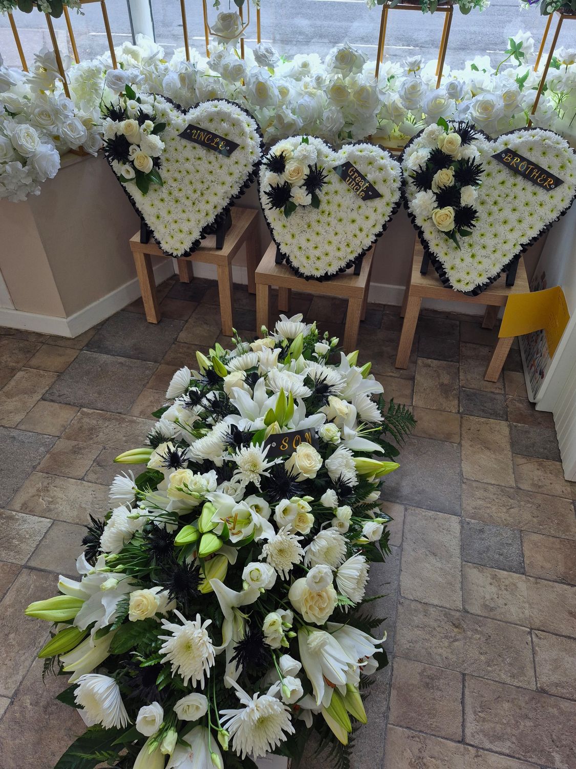Black &amp; White 5 Foot Casket Spray
