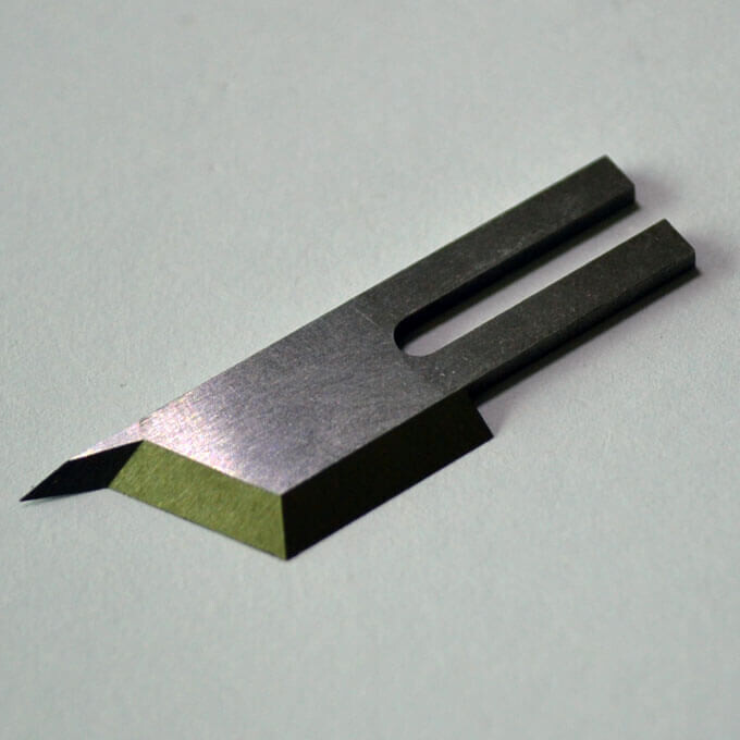 Wide Center Knife