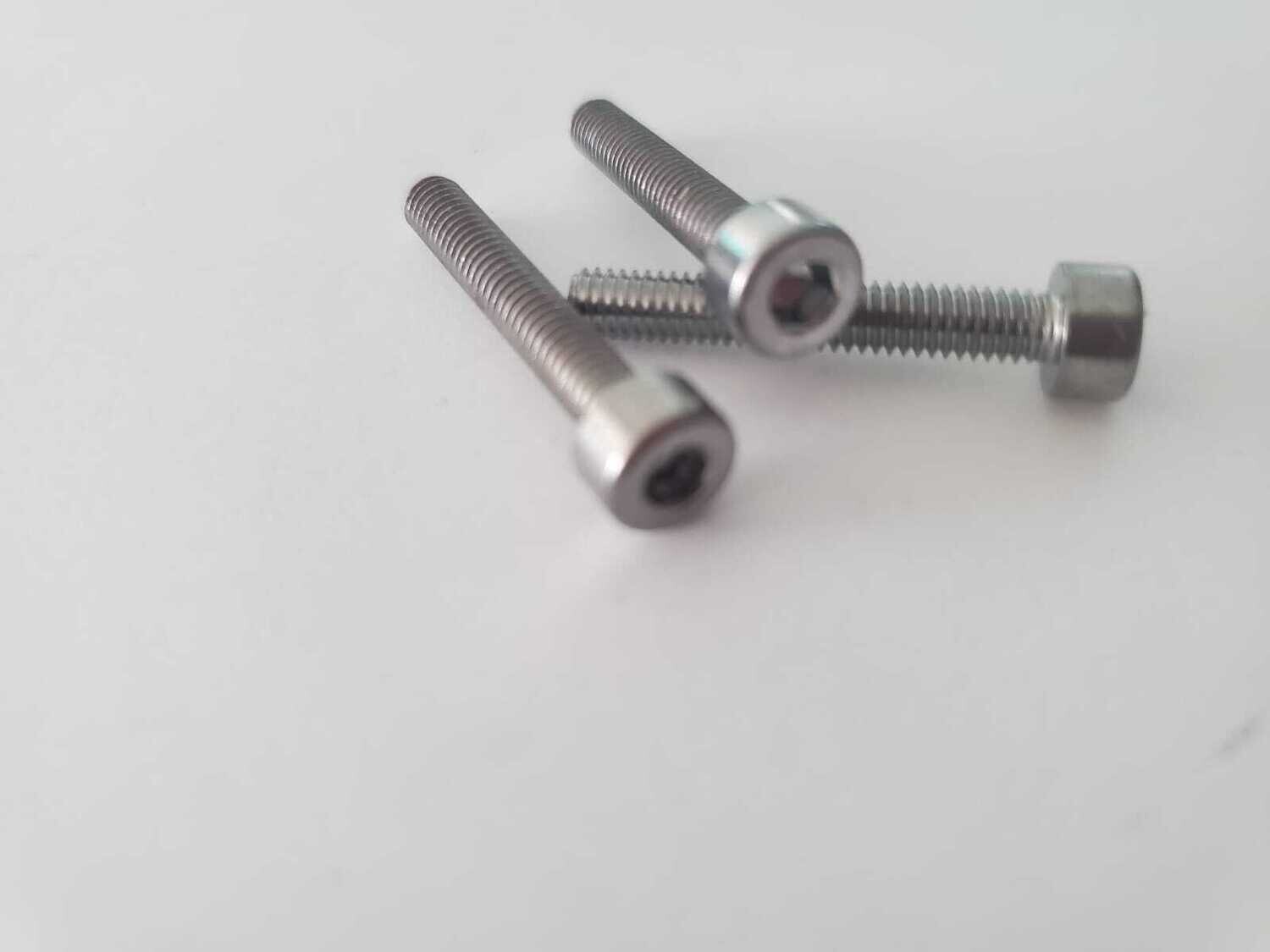 BOLT SOCKET M4x25