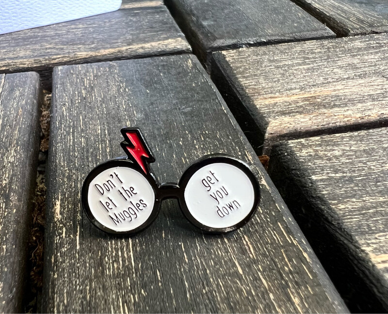 Muggles Glasses Metal Pin