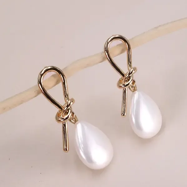 Pearl Gold Teardrop Earrings