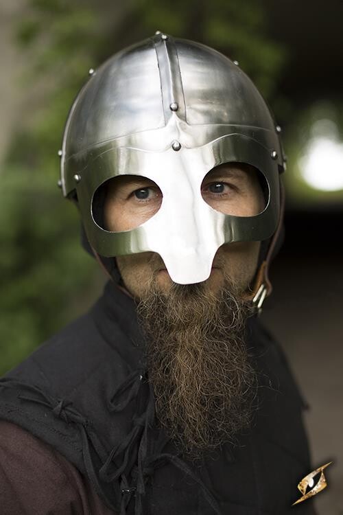 Casco con máscara vikinga