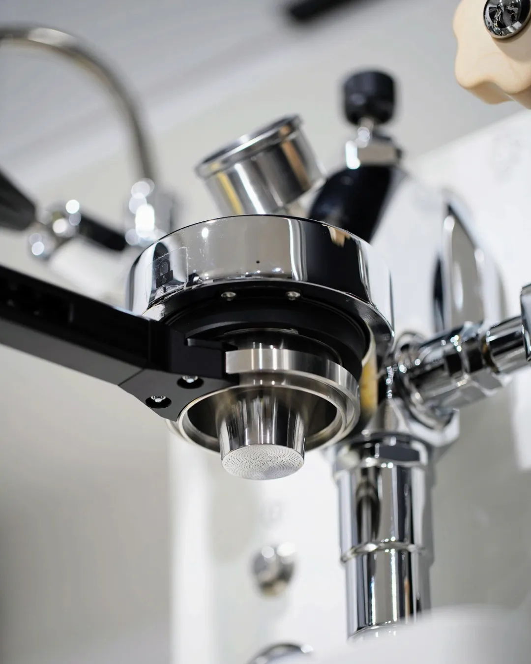 Group Head Conversion Kit (49mm) - E61, Add portafilter*: Yes [Black]