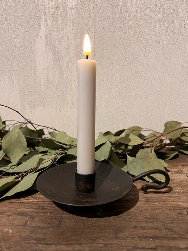 Ijzeren kandelaar voor dinerkaars