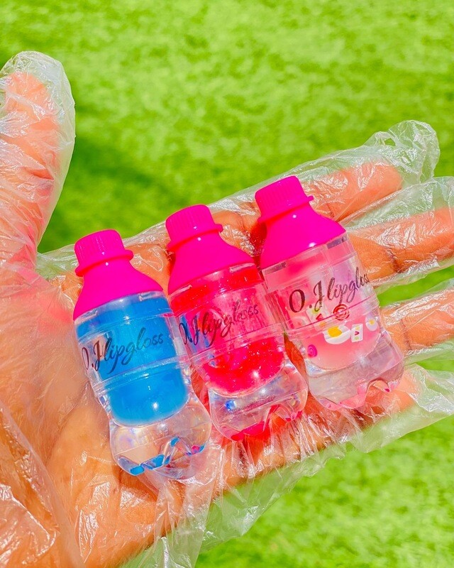 Coca-Cola bottle gloss