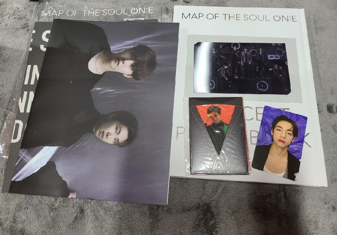 [UNSEALED] MOTS ON:E CONCEPT PHOTOBOOK w/ V Photocard (CLUE ver)