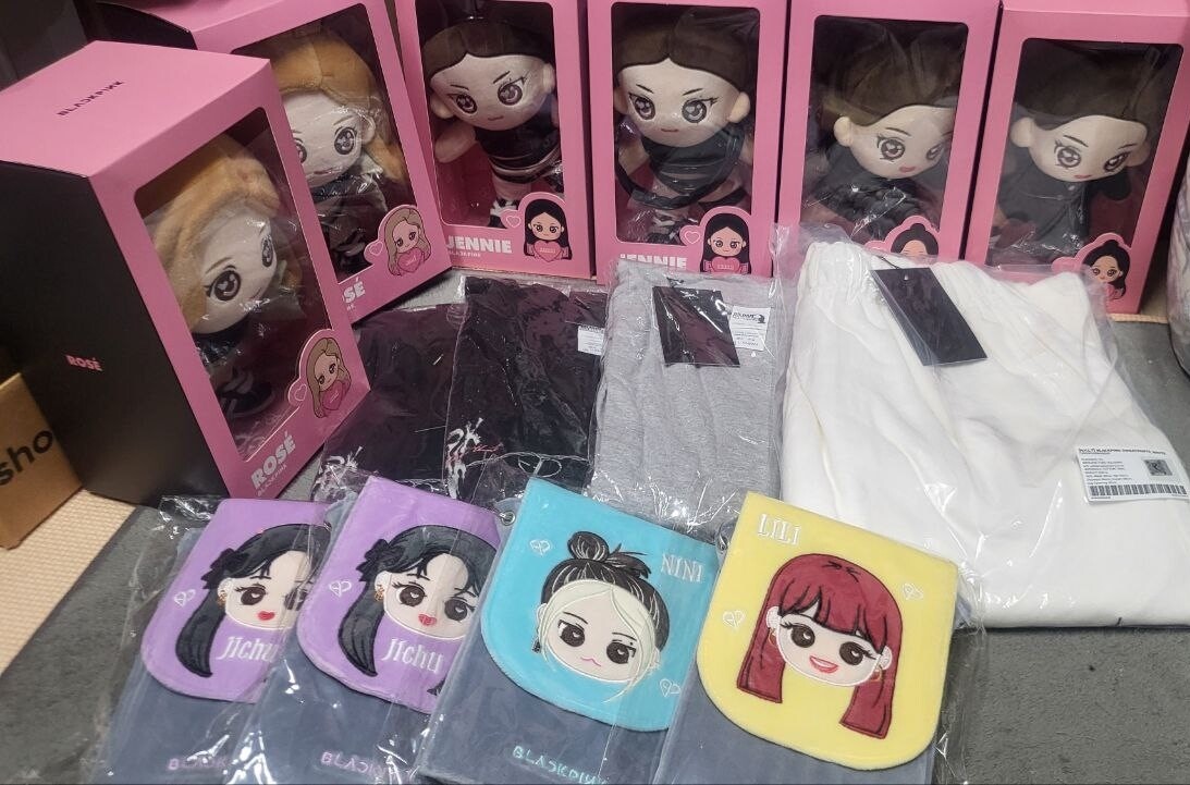 BLACKPINK OFFICIAL MERCHS