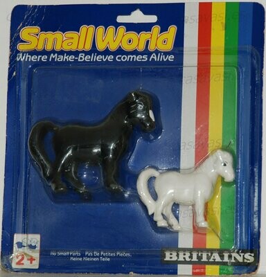 Britains - 1989 - 9127 Small World Animal Family
2 Horses