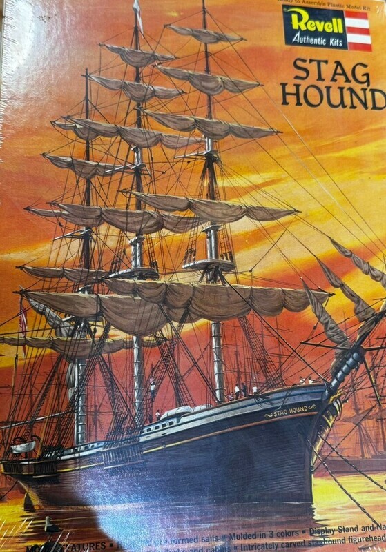 REVELL-1966-H345-400 STAG HOUND
Box Size 34,5 x 23.5 cm.
