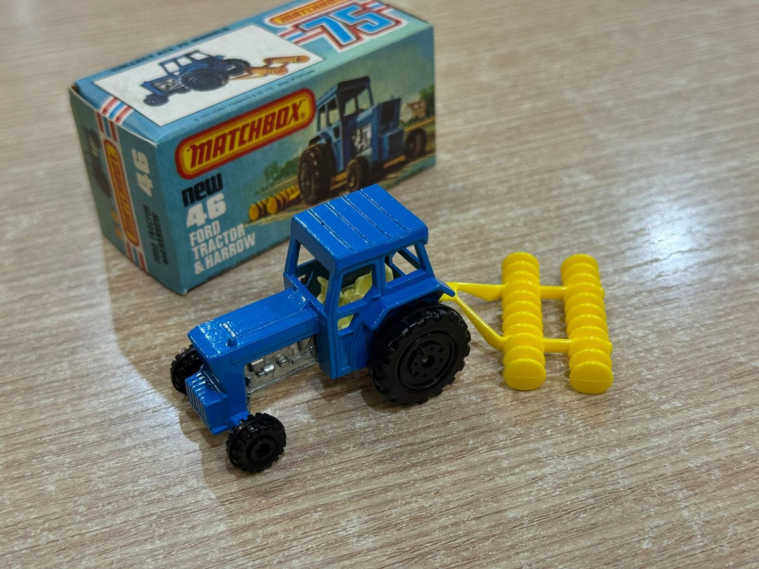 Matchbox - 46 - 1977 - Ford Tractor & Harrow