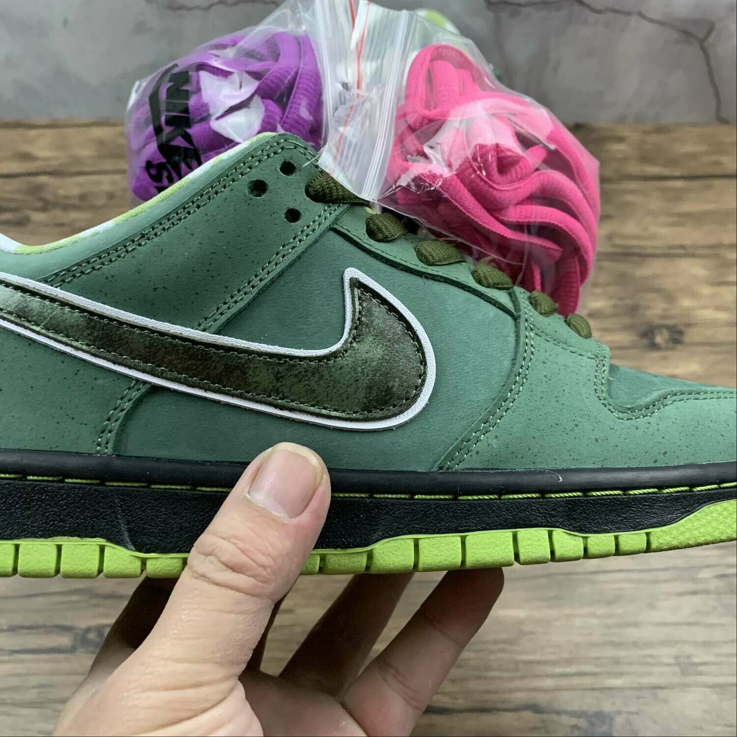 NIKE SB DUNK LOW