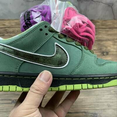 NIKE SB DUNK LOW