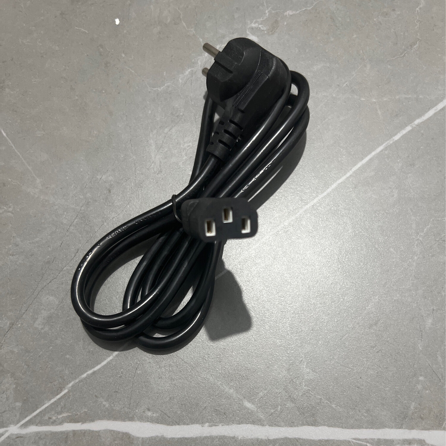 Câble alimentation Ordinateur fixe 
