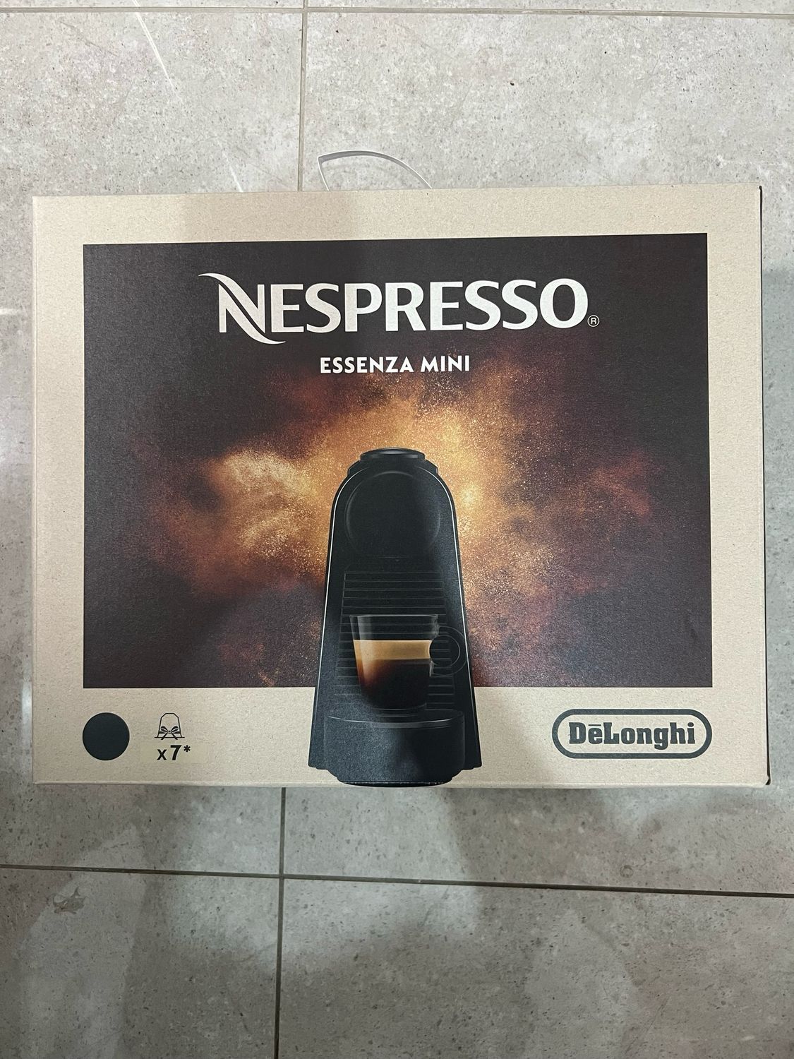 Magimix Nespresso Machine à Café Essenza Mini Noir Cafetière à