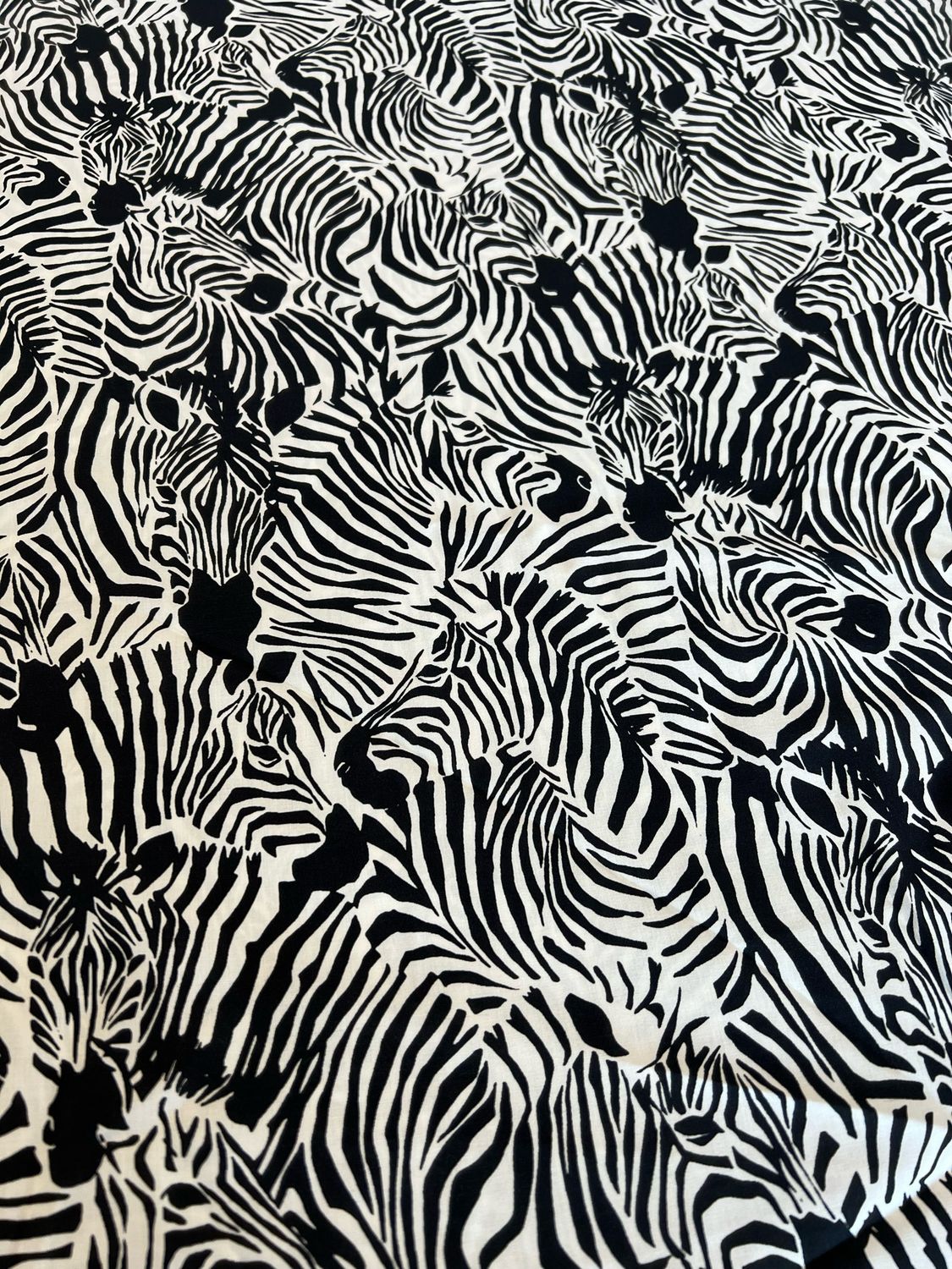 Superzebra -viskoosi, Mustavalkoinen