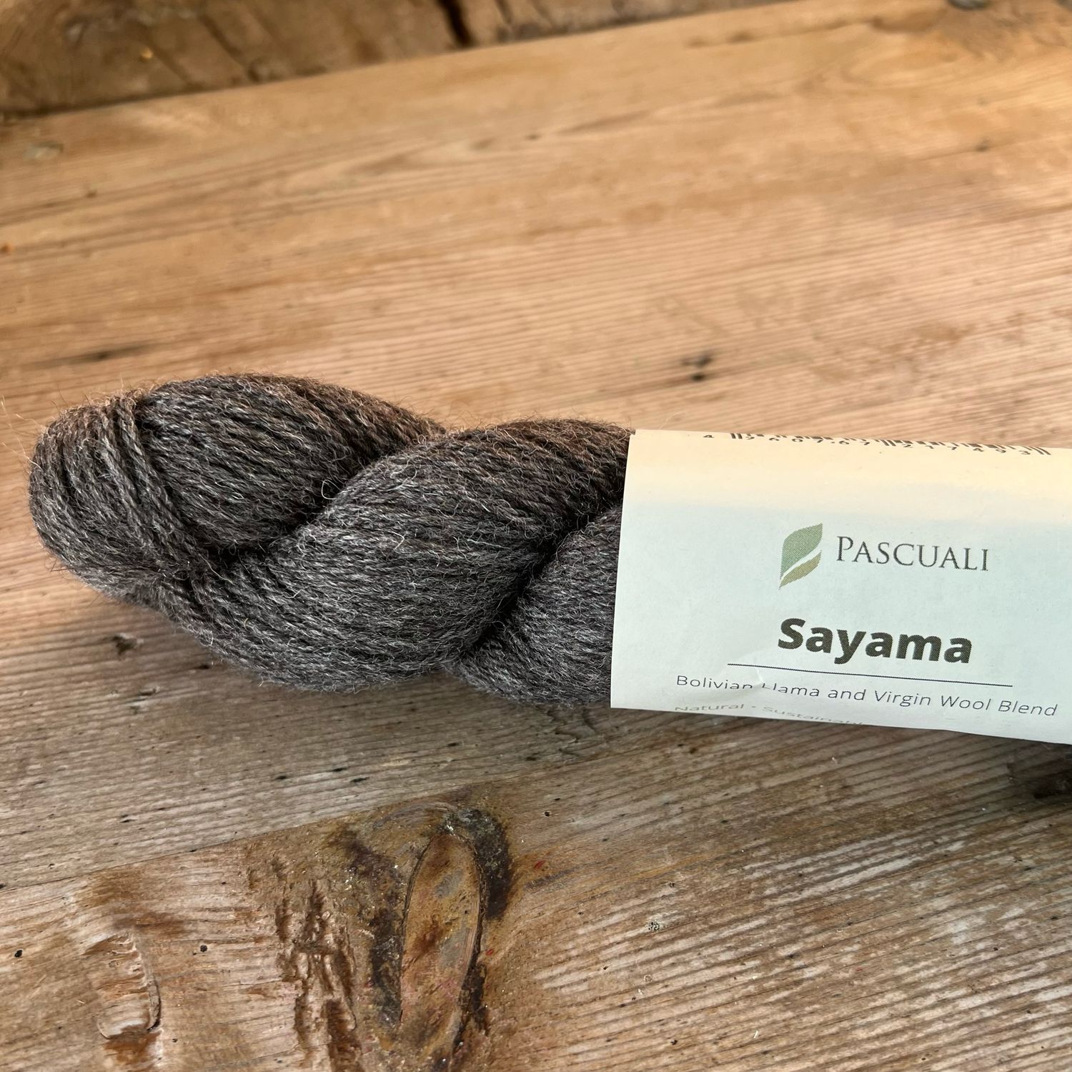 Sayama -laamavillaneulelanka, Tumma Harmaanruskea 311
