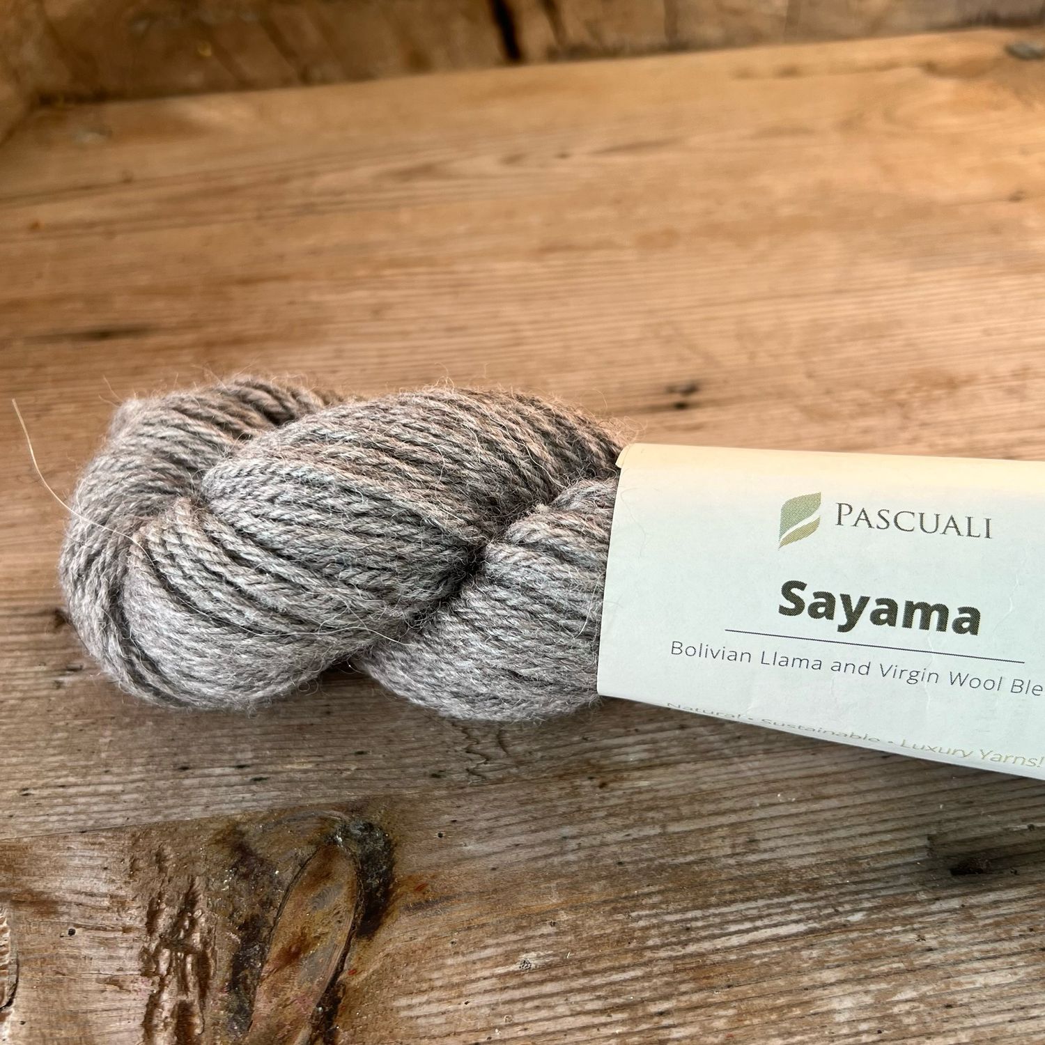 Sayama -laamavillaneulelanka, Harmaanruskea 313