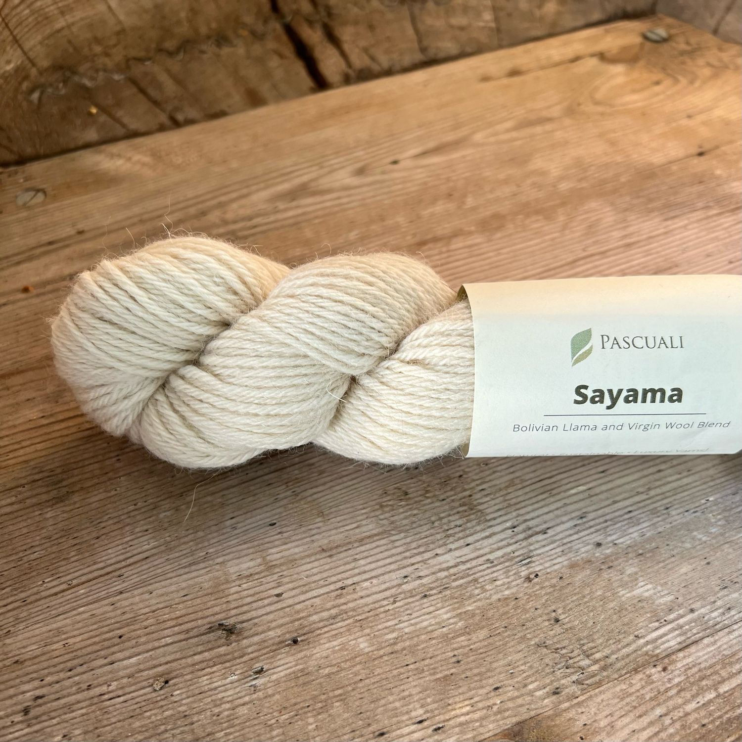 Sayama -laamavillaneulelanka, Luonnonvalkoinen 308