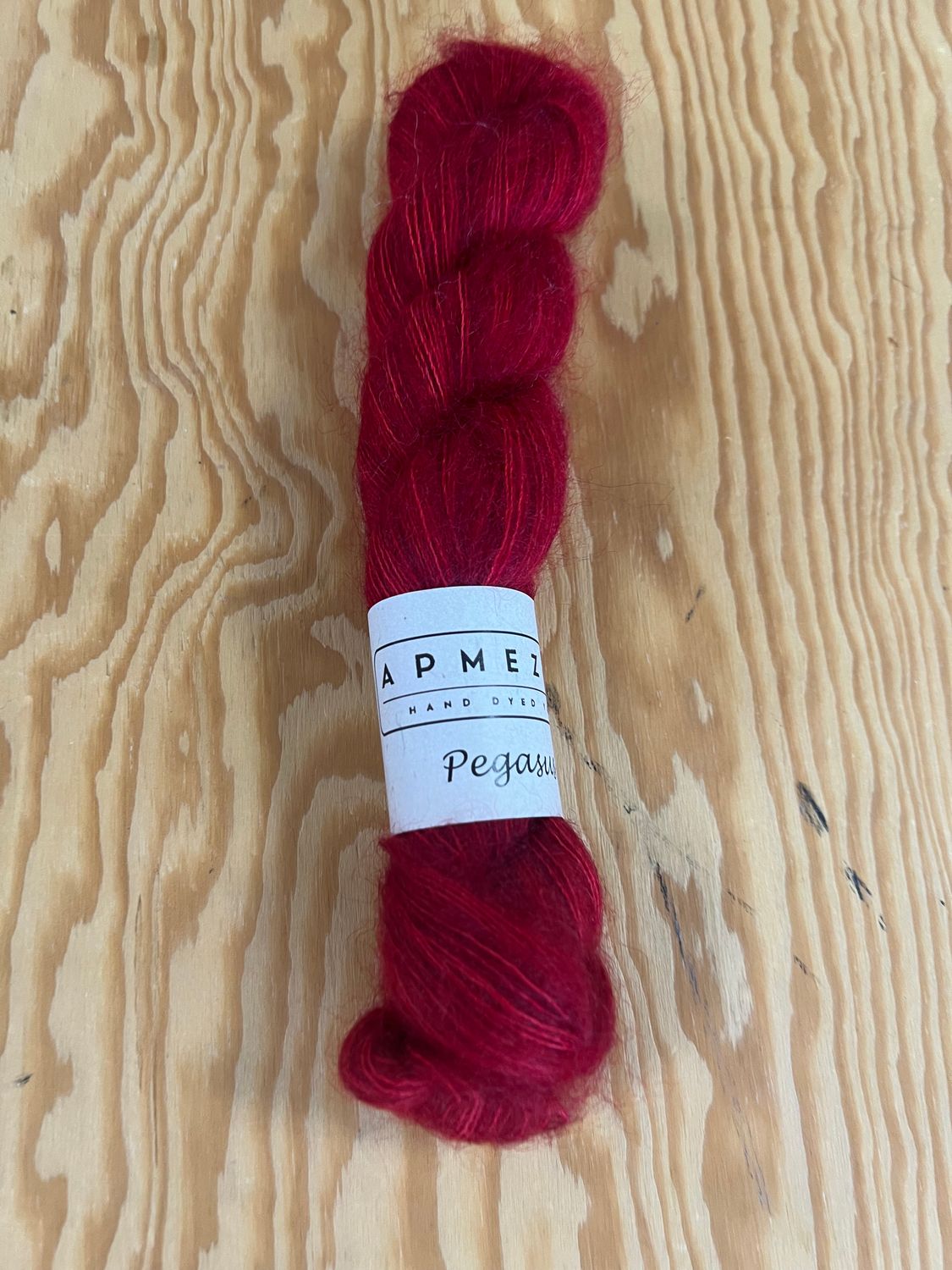 Pegasus- Silkkimohairneulelanka,  Verenpunainen 284