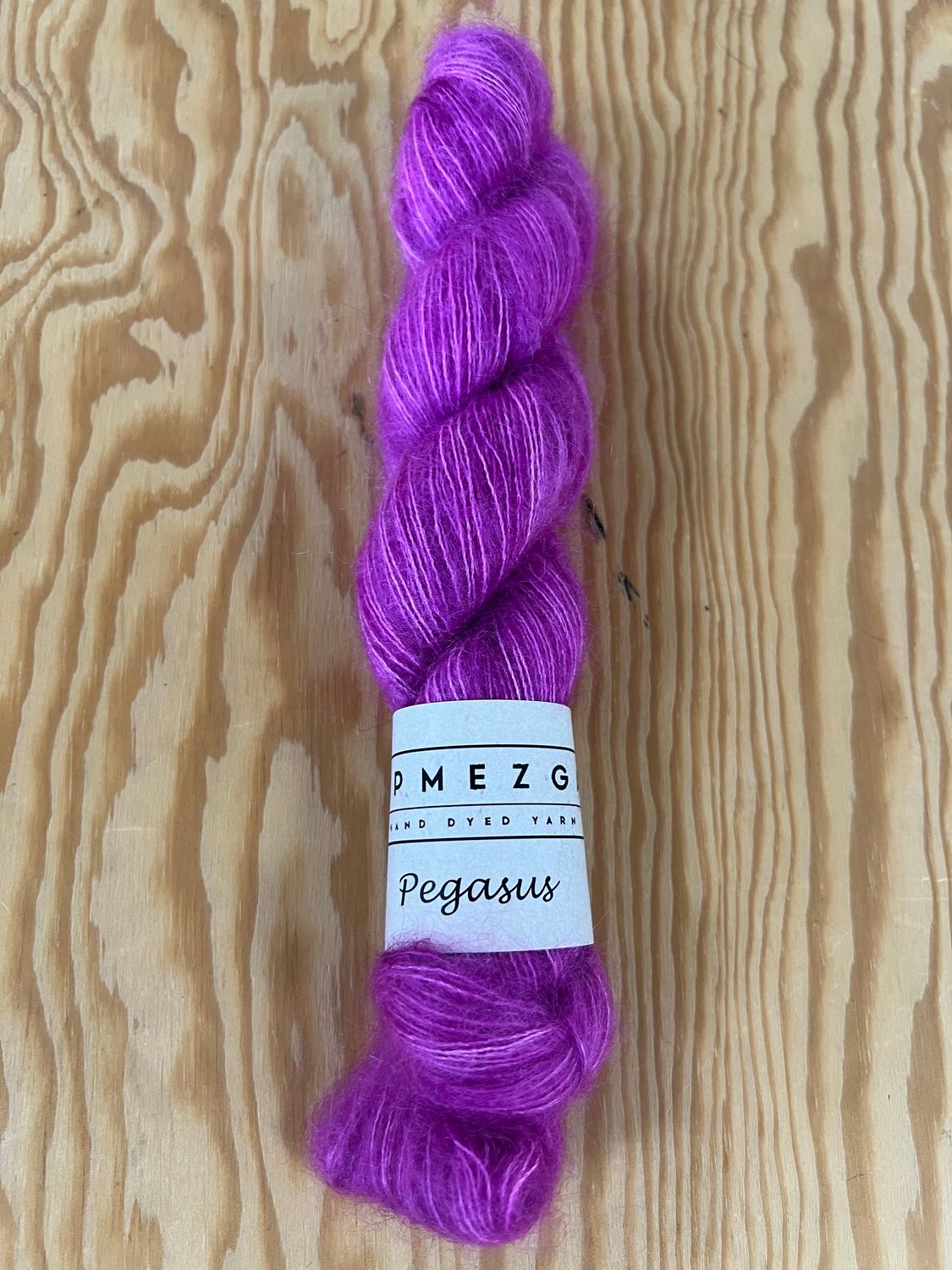 Pegasus- Silkkimohairneulelanka,  Fuksia 268