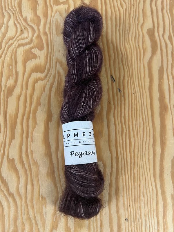 Pegasus- Silkkimohairneulelanka,  tumma ruskea 247