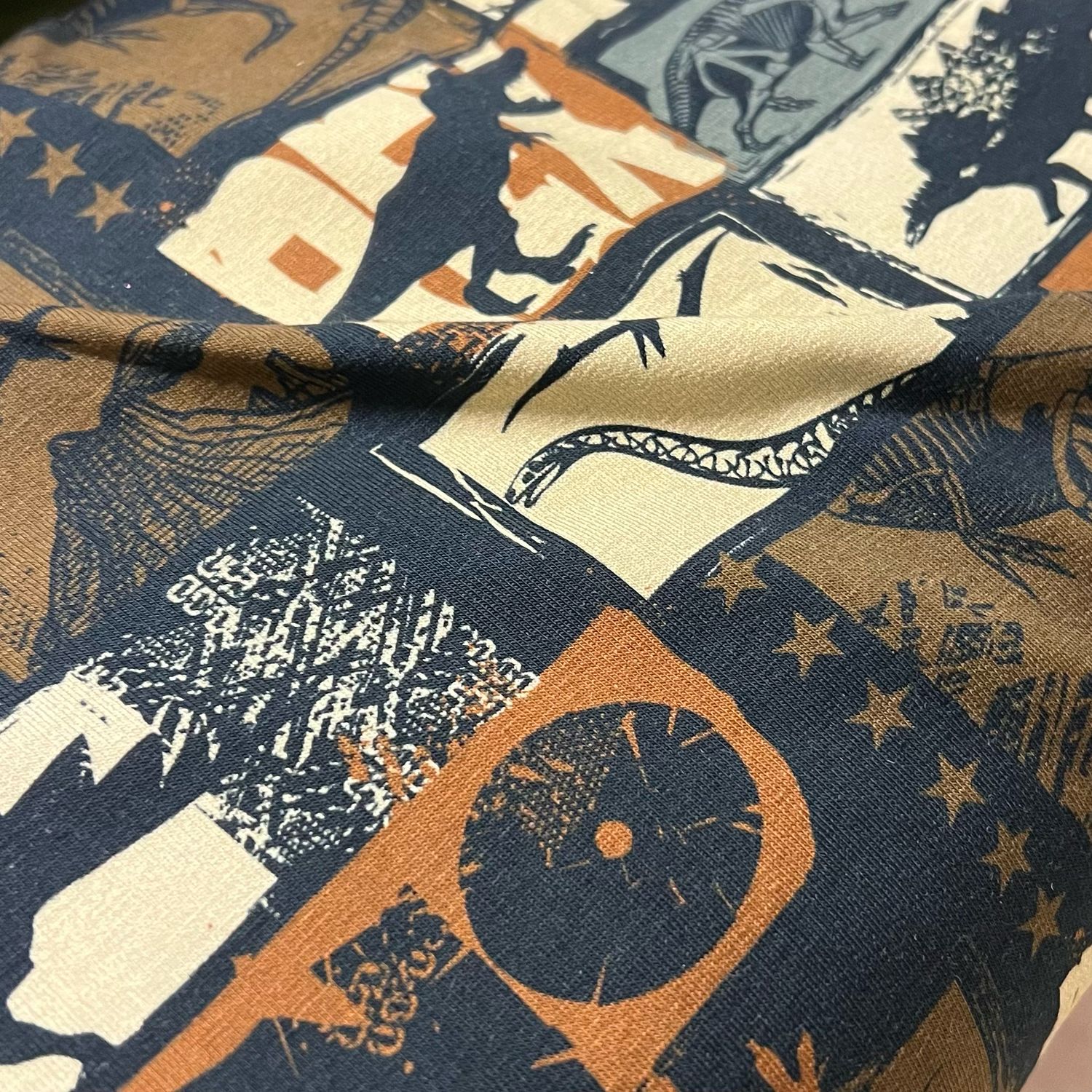 Saurussarjis-joustocollege,Ruskea