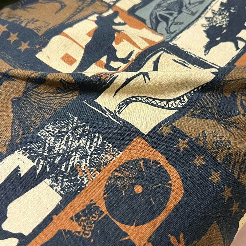 Saurussarjis-joustocollege,Ruskea Saurussarjis-joustocollege,Ruskea