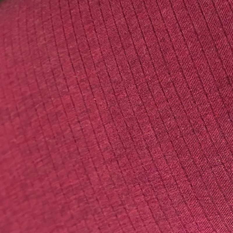 Silkkimerino -ribbineulos, Tummanpunainen