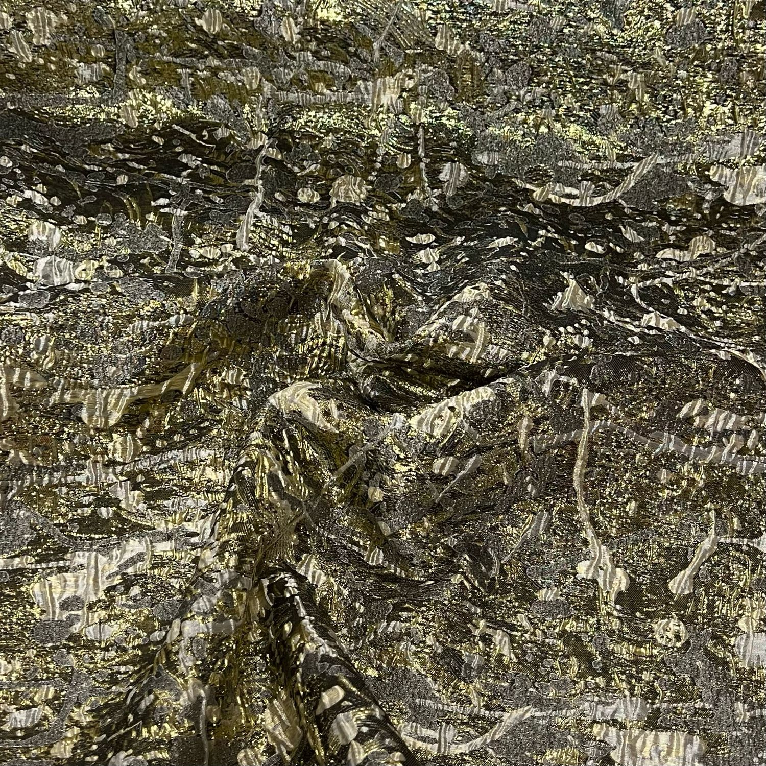 Space-brokadi, Kulta-musta