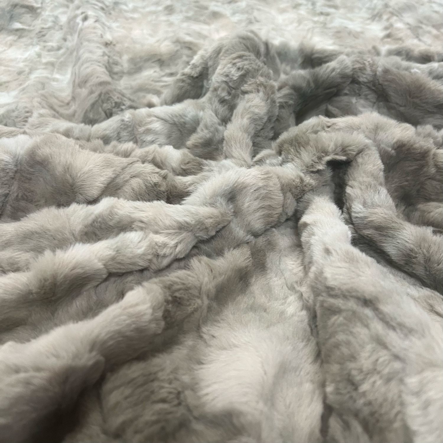 Celia - Eläväpintainen tekoturkis, greige