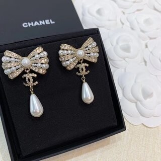 Chanel Pearl Bow Pearl Tear Drops