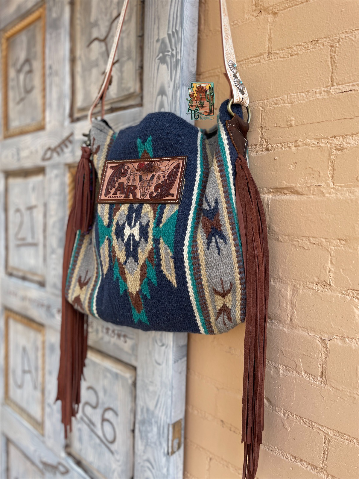 The Saloon Saddle Blanket Purse with Fringe – The Red Hanger Boutique  Arkansas