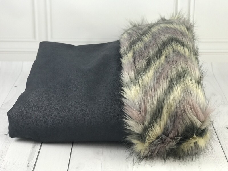 PRUNK-BÜDDEL // Veganes Büffellleder Basaltgrau mit Tierfellimitat Rosa-Beige-Grau gemustert // auf Lager PRUNK-BÜDDEL // Veganes Büffellleder Basaltgrau mit Tierfellimitat Rosa-Beige-Grau gemustert // auf Lager