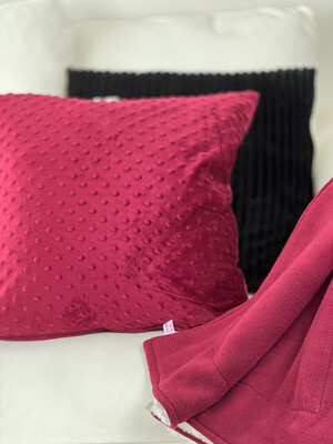 Deko-Kissenbezug 50x50 // Minky Dots Bordeaux // Sofortkauf Deko-Kissenbezug 50x50 // Minky Dots Bordeaux // Sofortkauf