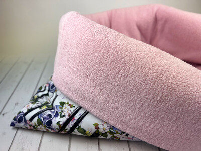 BUTEN-BÜDDEL // Softshell Totenkopf Blume + Sherpaplüsch Rosa // Grösse L ca. 120x65 cm // SOFORTKAUF auf Lager BUTEN-BÜDDEL // Softshell Totenkopf Blume + Sherpaplüsch Rosa // Grösse L ca. 120x65 cm // SOFORTKAUF auf Lager