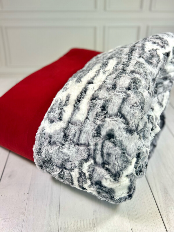 BINNEN-BÜDDEL BASIC // GRÖSSE L ca. 120x70 cm // Fleece Ziegelrot mit Schwarz-weiss-meliertem Plüsch //SOFORTKAUF auf Lager BINNEN-BÜDDEL BASIC // GRÖSSE L ca. 120x70 cm // Fleece Ziegelrot mit Schwarz-weiss-meliertem Plüsch //SOFORTKAUF auf Lager