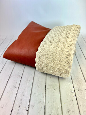 BUTEN-BÜDDEL // Kunstleder Büffel Terracotta + Rosenplüsch Ecru-Braun-Beige // Grösse M // SOFORTKAUF auf Lager BUTEN-BÜDDEL // Kunstleder Büffel Terracotta + Rosenplüsch Ecru-Braun-Beige // Grösse M // SOFORTKAUF auf Lager