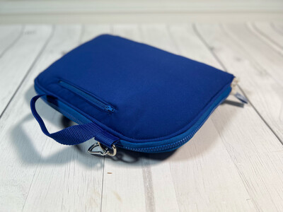 POPOPOFA // Sitzkissen TO GO // Softshell Royalblau mit Orientplüsch Wollweiss und Accessoires in Königsblau POPOPOFA // Sitzkissen TO GO // Softshell Royalblau mit Orientplüsch Wollweiss und Accessoires in Königsblau