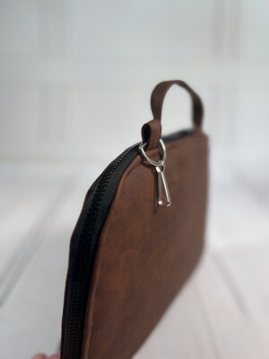 POPOPOFA // Sitzkissen TO GO // Kunstleder Mahagoni Vintage mit Muhkuh Velboa und Accessoires in Dunkelbraun POPOPOFA // Sitzkissen TO GO // Kunstleder Mahagoni Vintage mit Muhkuh Velboa und Accessoires in Dunkelbraun