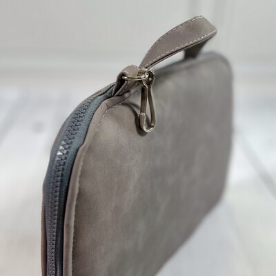 POPOPOFA // Sitzkissen TO GO // Kunstleder Platingrau Vintage mit Wabenplüsch Braunbeige und Accessoires in Grau POPOPOFA // Sitzkissen TO GO // Kunstleder Platingrau Vintage mit Wabenplüsch Braunbeige und Accessoires in Grau