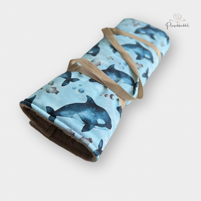 BODENPOFA dünn & leicht // Softshell Wale auf Hellblau mit Frottée Cappuccino inkl. Tragegurt // ca. 55x65 cm // SOFORTKAUF auf Lager BODENPOFA dünn & leicht // Softshell Wale auf Hellblau mit Frottée Cappuccino inkl. Tragegurt // ca. 55x65 cm // SOFORTKAUF auf Lager