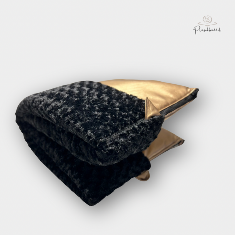 BUTEN-BÜDDEL BASIC // Größe 95x70 cm // Kunstleder Glamour Goldmetallic + Rosenplüsch Schwarz + Reißverschluss Schwarz // SOFORTKAUF auf Lager BUTEN-BÜDDEL BASIC // Größe 95x70 cm // Kunstleder Glamour Goldmetallic + Rosenplüsch Schwarz + Reißverschluss Schwarz // SOFORTKAUF auf Lager