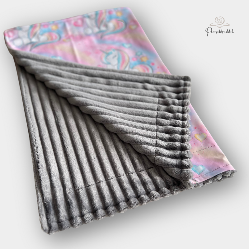 SOFAPOFA OUTDOOR CLASSIC // Softshell Einhorn auf Rosa mit Streifenplüsch Hellgrau // ca. 68x51 cm // SOFORTKAUF auf Lager SOFAPOFA OUTDOOR CLASSIC // Softshell Einhorn auf Rosa mit Streifenplüsch Hellgrau // ca. 68x51 cm // SOFORTKAUF auf Lager