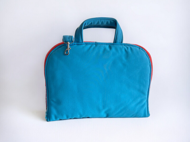 POPOPOFA // Sitzfläche ca. 30x50 cm // Softshell Aqua mit Rosenplüsch Türkis und Reissverschluss in Koralle // Sitzkissen zum Zusammenklappen