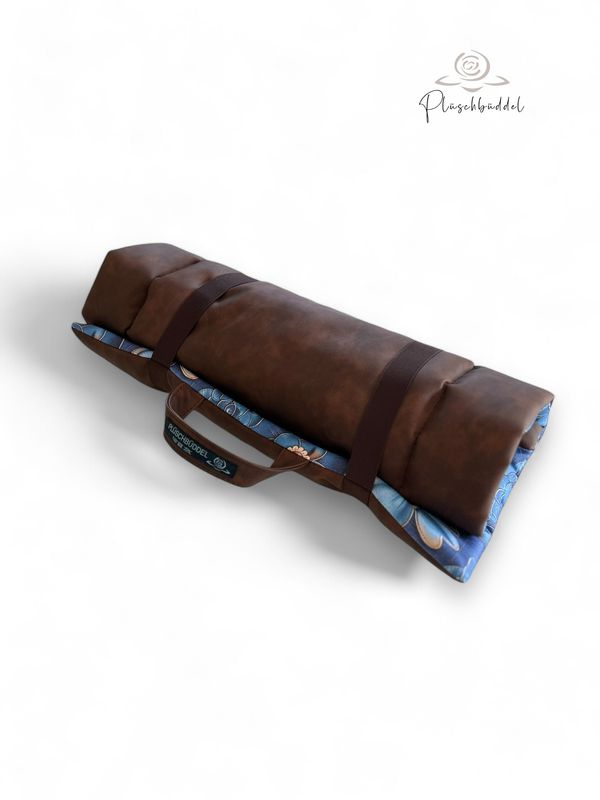 ROLLPOFA  // ca. 45 x 65 cm  // Kunstleder Mahagoni Vintage mit Baumwollgewebe Jeansblumen // mit 4 cm Volumenvlies inkl. Handgriff und Gummibänder