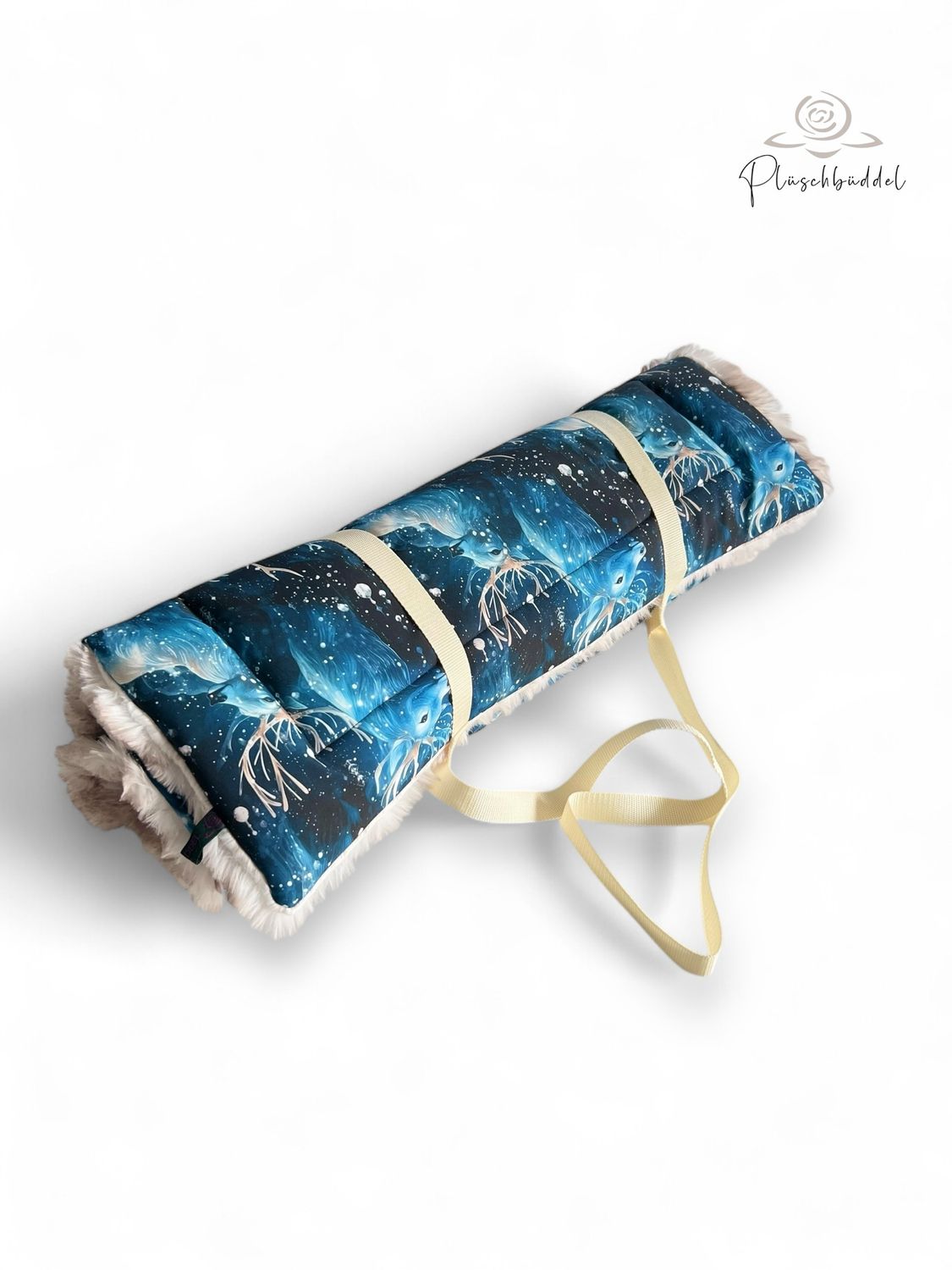 ROLLPOFA LUXUS // ca. 65 x 95 cm  // Softshell Xmas Hirsch Blue mit Arctic Fox Sandstorm // mit 4 cm Volumenvlies inkl. Tragegurt