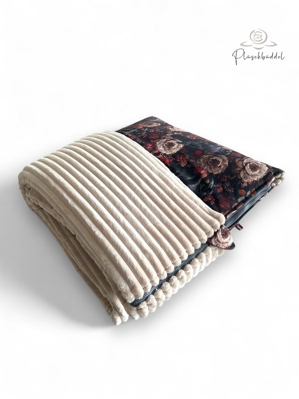 PLÜSCHBÜDDEL PREMIUM OUTDOOR  // Größe 95x70 cm // Softshell Raben mit Blumen + Streifenplüsch Beige + Reißverschluss Schiefer // SOFORTKAUF