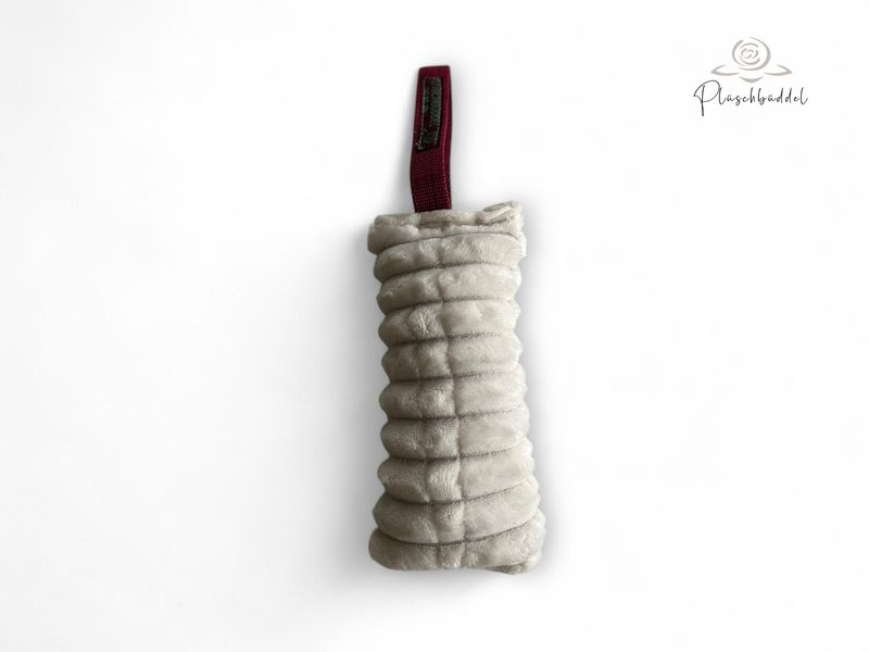 DINGELINGS GROSS für mittlere bis grosse Hunde // Streifenplüsch Ecru-Sahne mit Griff in Bordeaux // // Upcycling-Zerrspielzeug Plüschwurst Dummy für Hunde