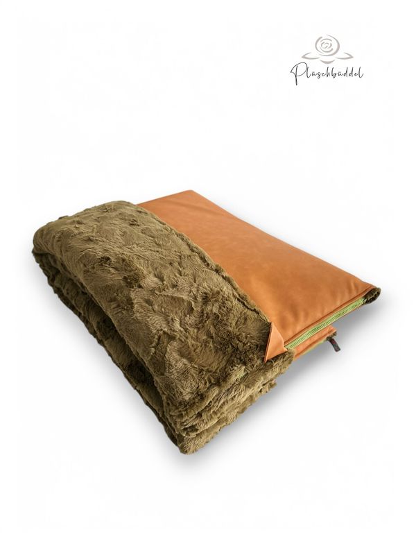 PLÜSCHBÜDDEL OUTDOOR PREMIUM // Größe XL ca. 145x65 cm // Kunstleder Cognac Vintage + Wellenplüsch Olive + Reissverschluss Olive // SOFORTKAUF